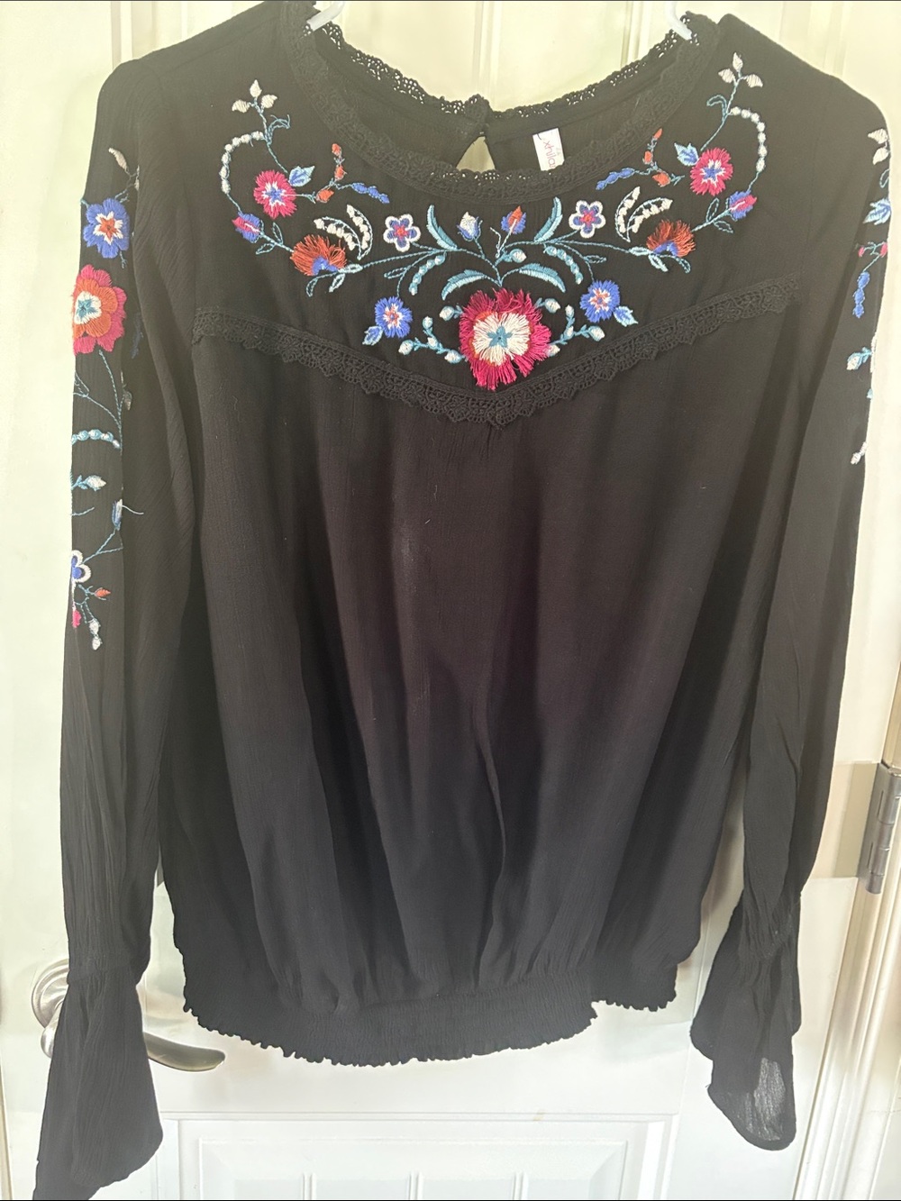 Black Embroidered Floral Long-Sleeve Tunic Top